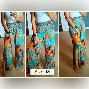 Size M, like new. I wore it no more than couple times.